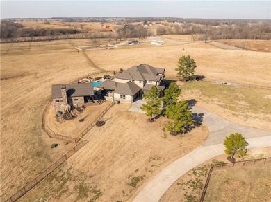 Stunning 40-acre one-of-a-kind equestrian estate with panoramic - photo 25