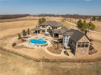 Stunning 40-acre one-of-a-kind equestrian estate with panoramic - photo 31