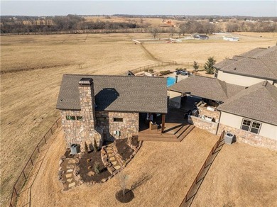Stunning 40-acre one-of-a-kind equestrian estate with panoramic - photo 32