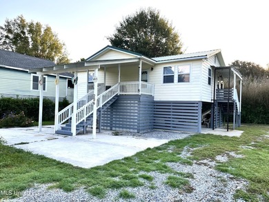Beautiful coastal home just minutes walk away from the sandy - photo 1