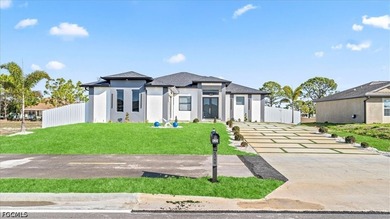 Welcome to your dream home! Nestled on a spacious lot, in front - photo 2