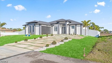 Welcome to your dream home! Nestled on a spacious lot, in front - photo 4
