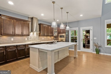 Amazing home in prime location!! Two story, traditional home - photo 15