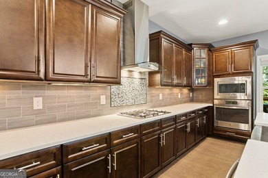 Amazing home in prime location!! Two story, traditional home - photo 16