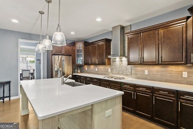Amazing home in prime location!! Two story, traditional home - photo 19
