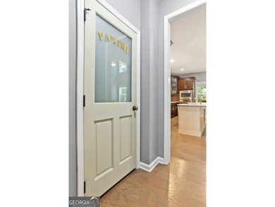 Amazing home in prime location!! Two story, traditional home - photo 21