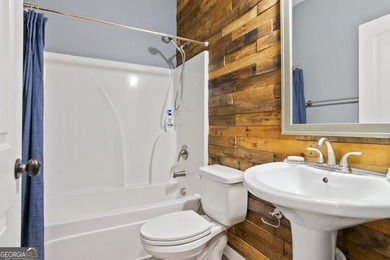 Amazing home in prime location!! Two story, traditional home - photo 24