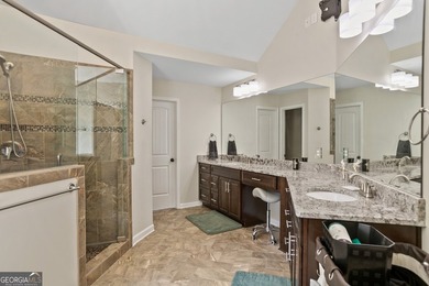 Amazing home in prime location!! Two story, traditional home - photo 28
