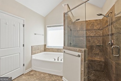 Amazing home in prime location!! Two story, traditional home - photo 29