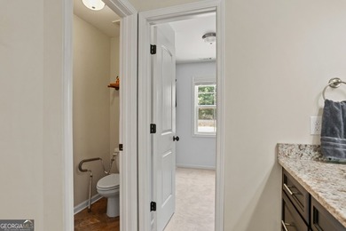 Amazing home in prime location!! Two story, traditional home - photo 30