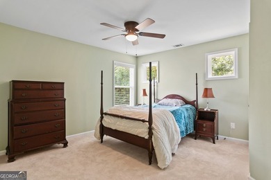Amazing home in prime location!! Two story, traditional home - photo 32