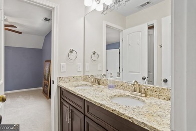 Amazing home in prime location!! Two story, traditional home - photo 34