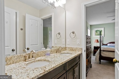Amazing home in prime location!! Two story, traditional home - photo 35