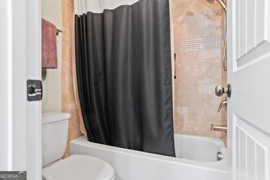 Amazing home in prime location!! Two story, traditional home - photo 36