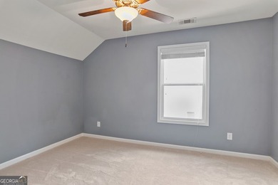 Amazing home in prime location!! Two story, traditional home - photo 37