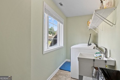 Amazing home in prime location!! Two story, traditional home - photo 40