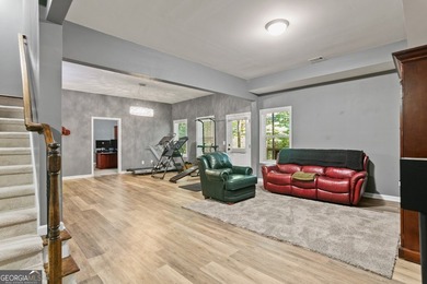 Amazing home in prime location!! Two story, traditional home - photo 41