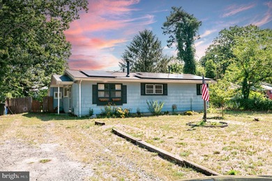 Welcome to lakefront living in Collings Lakes! This 3-bedroom - photo 1
