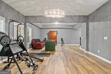 Amazing home in prime location!! Two story, traditional home - photo 42
