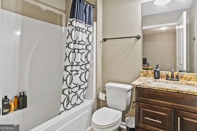Amazing home in prime location!! Two story, traditional home - photo 48