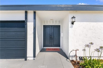 Welcome to this exquisitely renovated single-story home - photo 4