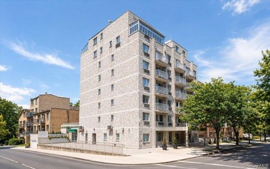 Duplex Penthouse Condo with Outdoor Space and Deeded Parking in - photo 1