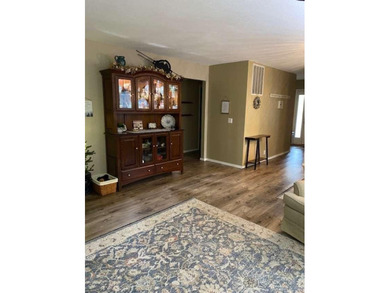 MOVE IN READY!!! This beautifully updated townhome in desirable - photo 4