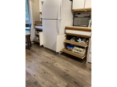 MOVE IN READY!!! This beautifully updated townhome in desirable - photo 8