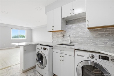 Duplex Penthouse Condo with Outdoor Space and Deeded Parking in - photo 8