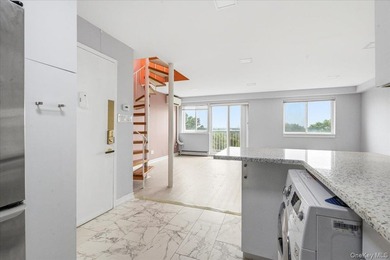 Duplex Penthouse Condo with Outdoor Space and Deeded Parking in - photo 10