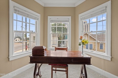 Perfect location and Incredible Opportunity! Beautiful 4 bedroom - photo 21