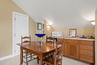 Perfect location and Incredible Opportunity! Beautiful 4 bedroom - photo 27
