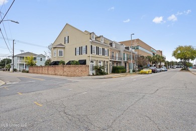 Perfect location and Incredible Opportunity! Beautiful 4 bedroom - photo 37