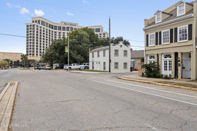 Perfect location and Incredible Opportunity! Beautiful 4 bedroom - photo 45