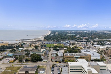 Perfect location and Incredible Opportunity! Beautiful 4 bedroom - photo 49