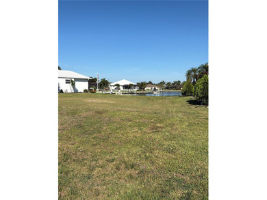 Beautiful waterfront lot in a prime location to build your dream - photo 2