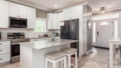 Unparalleled luxury meets carefree lake living in this stunning - photo 11