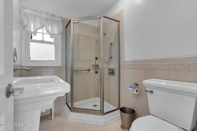Welcome to this expansive 5-bedroom, 3 full bathroom home - photo 12