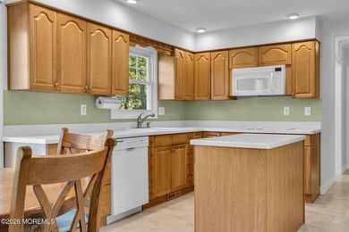 Welcome to this expansive 5-bedroom, 3 full bathroom home - photo 15