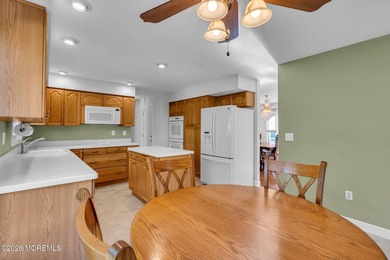 Welcome to this expansive 5-bedroom, 3 full bathroom home - photo 16