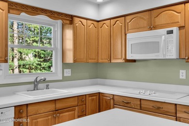 Welcome to this expansive 5-bedroom, 3 full bathroom home - photo 19