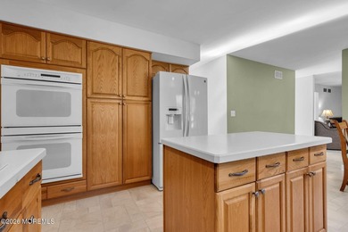 Welcome to this expansive 5-bedroom, 3 full bathroom home - photo 21