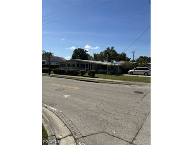 Palmlee park mid century. Carport, large porch and large yard - photo 2
