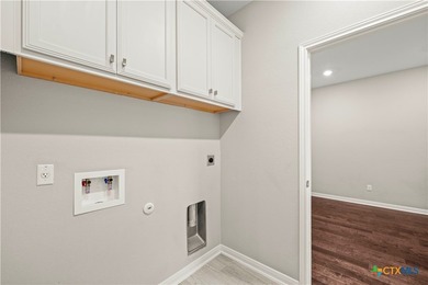 Beautifully maintained two story brick 4-bedroom, 3.5-bathroom - photo 26