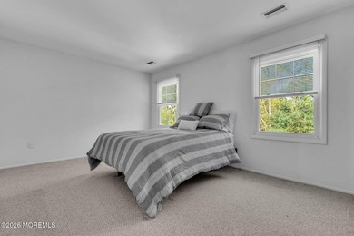 Welcome to this expansive 5-bedroom, 3 full bathroom home - photo 27