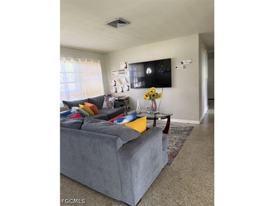Palmlee park mid century. Carport, large porch and large yard - photo 8