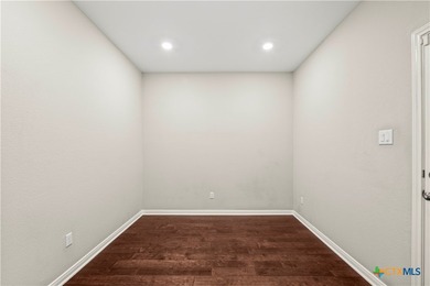 Beautifully maintained two story brick 4-bedroom, 3.5-bathroom - photo 28