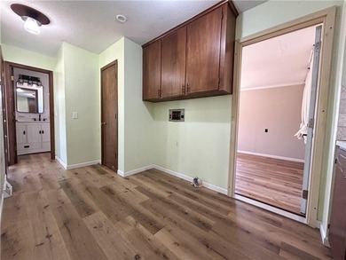 Enjoy peaceful country living with the convenience of easy - photo 29