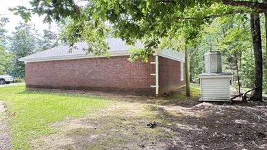 Very well maintained and peaceful location! This 3 bed / 2 bath - photo 31