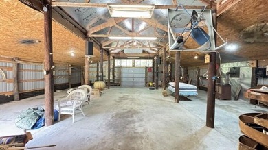 Very well maintained and peaceful location! This 3 bed / 2 bath - photo 32
